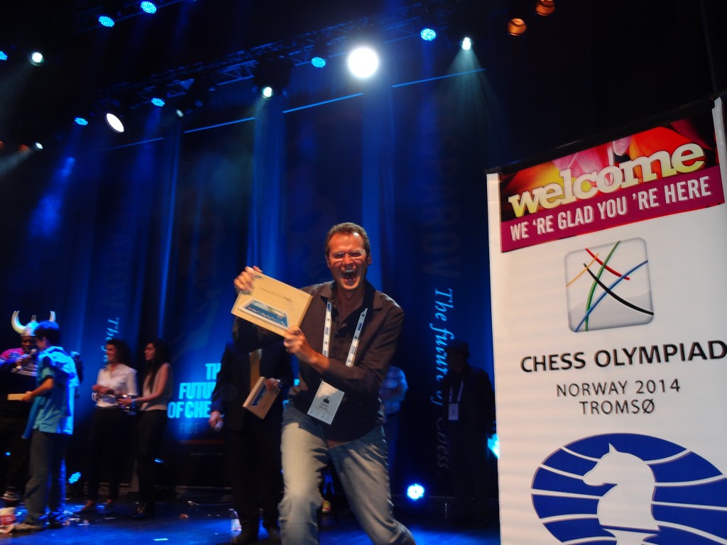 Australian arbiter Gary Bekker won a sweet lucky-draw prize at the Kasparov party